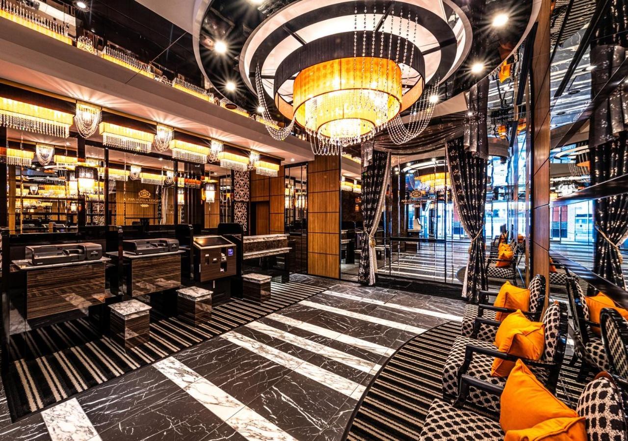 Apa Hotel & Resort Hakata Ekihigashi Fukuoka  Buitenkant foto